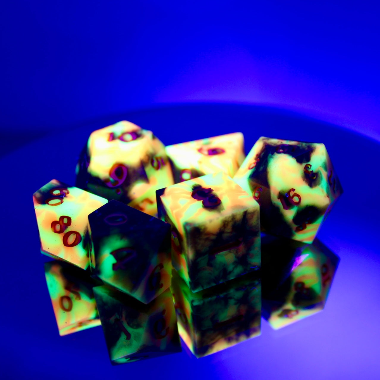 Spooky UV reactive Resin Dice Set