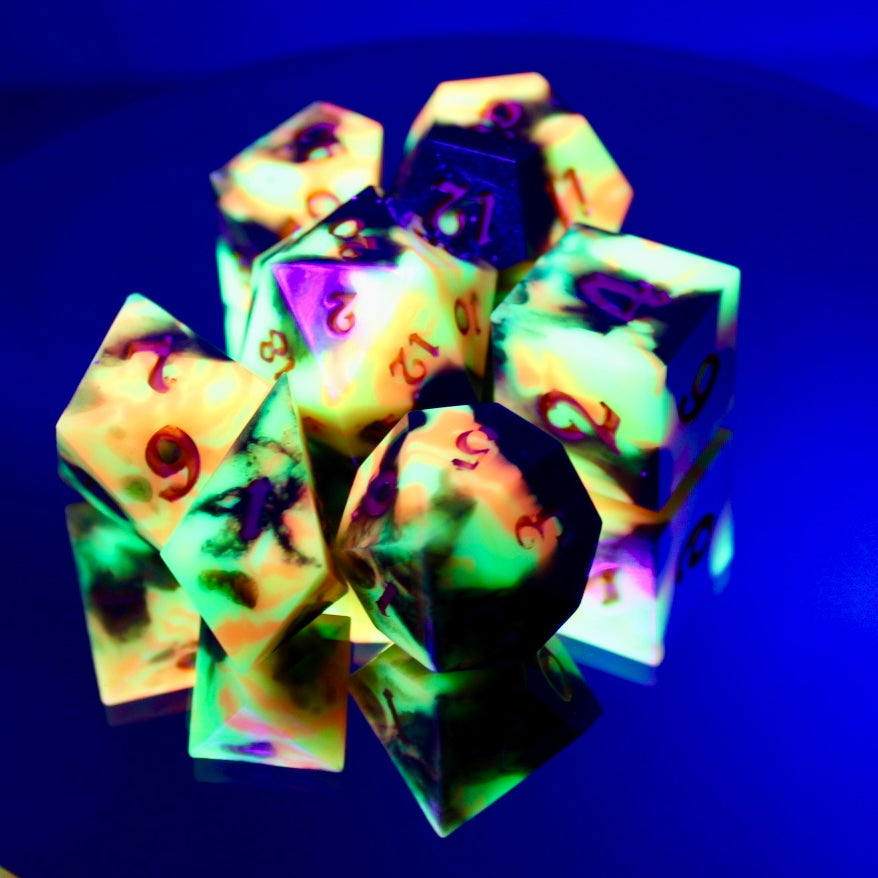 Spooky UV reactive Resin Dice Set