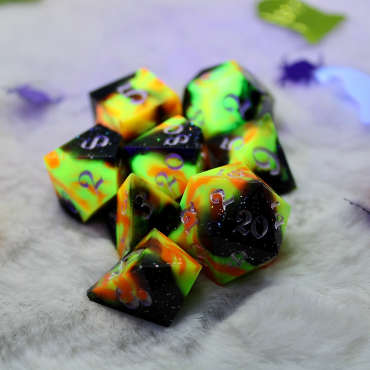 Spooky UV reactive Resin Dice Set