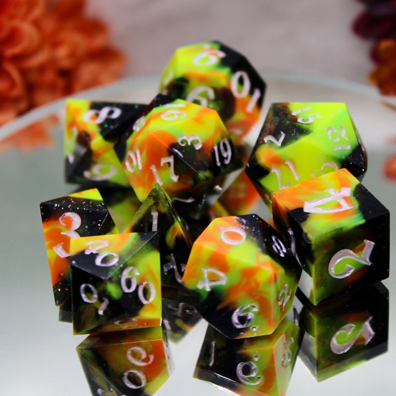 Spooky UV reactive Resin Dice Set