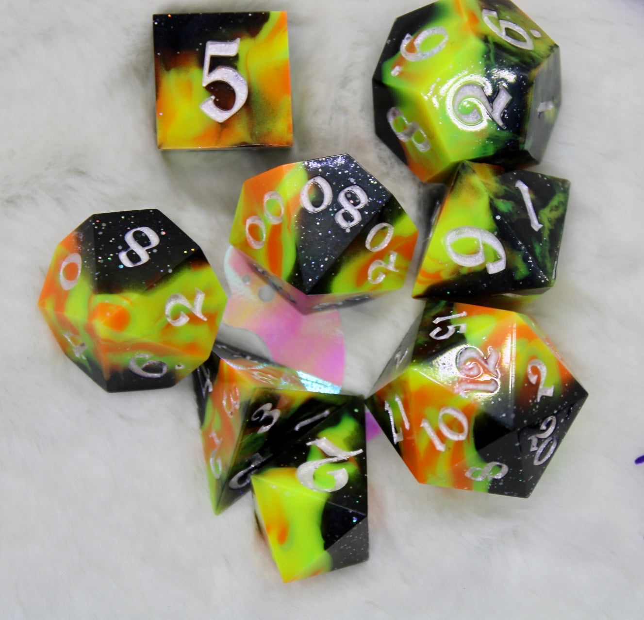 Spooky UV reactive Resin Dice Set